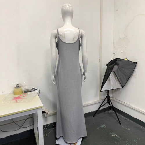 Damen Langes Kleid mit schmalen Spaghettiträgern und figurschmeichelndem Schnitt Drune