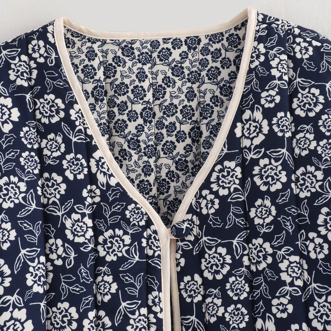 Damen gesteppte Jacke mit floralem Allover, V-Ausschnitt, Kontrastpaspel und aufgesetzten Taschen Drune