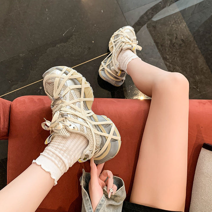 Damen Techno-Chunky-Sneaker mit atmungsaktivem Mesh, stabiler Plattformsohle und dekorativen Wickelriemen Drune