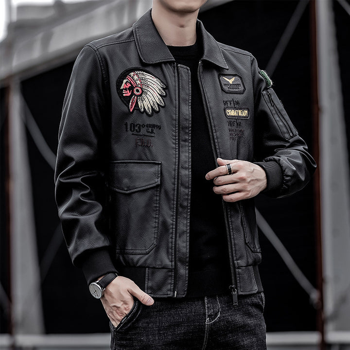 Herren Kunstleder-Bomberjacke mit Patch-Applikationen, Ärmel-Utilitytasche und Rippbündchen Drune