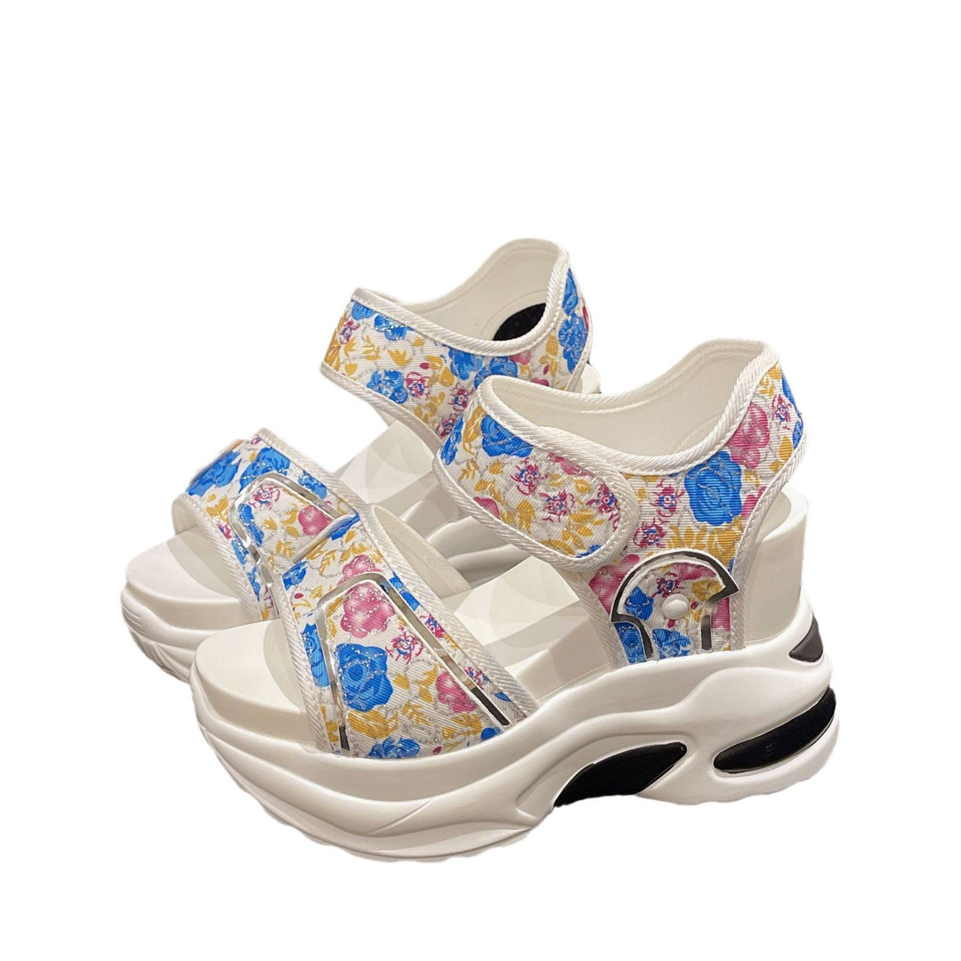 Damen Massiver Keilabsatz-Sandalette mit verstellbaren Klettriemen und geblümtem Textilobermaterial Drune