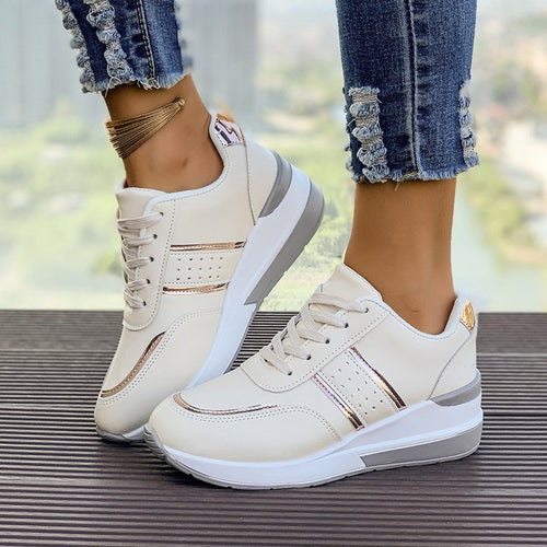 Damen Wedgesneaker mit mittelhohem Plateau, gepolstertem Komfortschaft und elastischem Seiteneinsatz Drune