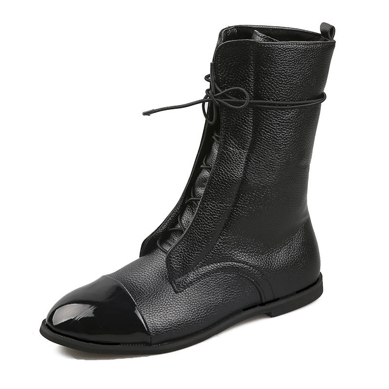 Damen nan elegante Schnür-Stiefelette mit lackiertem Zehenkappen-Detail, genarbtem Obermaterial und schlanker Flachsohle Drune