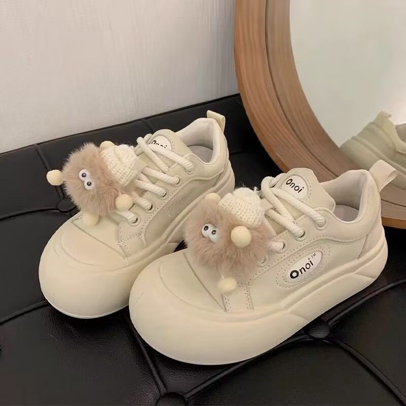Damen Sneakers mit modischen Pompon-Applikationen und bequemer Sohle Drune