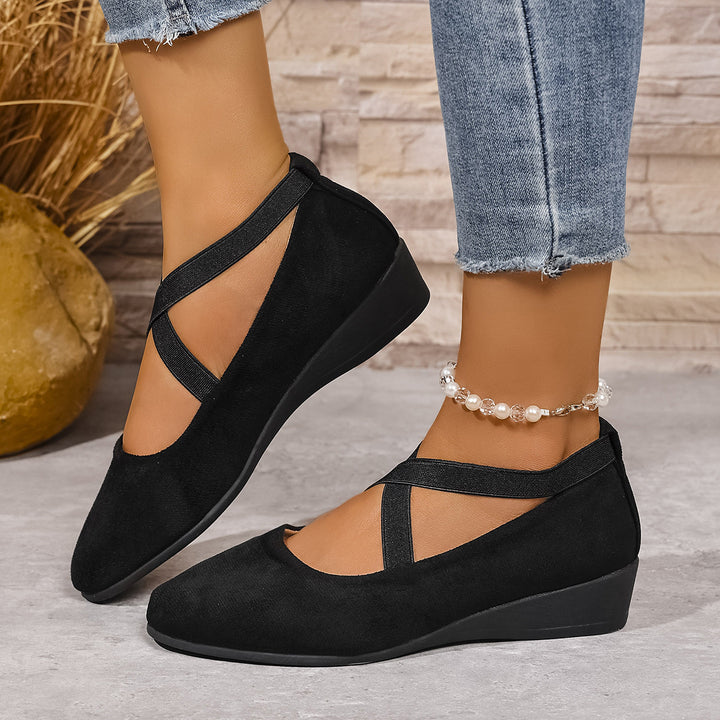 Damen  minimalistische Samt-Ballerina mit dekorativer Fußkette und ergonomischem Komfortfußbett Drune