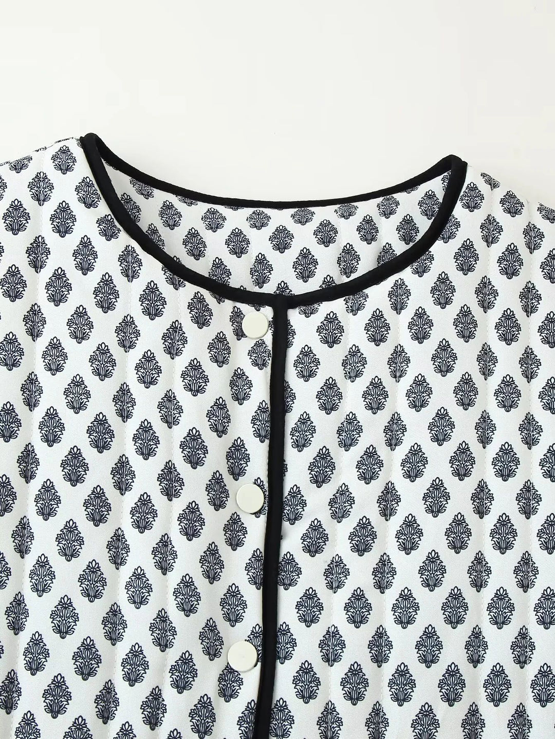 Damen modische kurz geschnittene Jacke mit kontrastierenden Paspeln und praktischen Taschen Drune