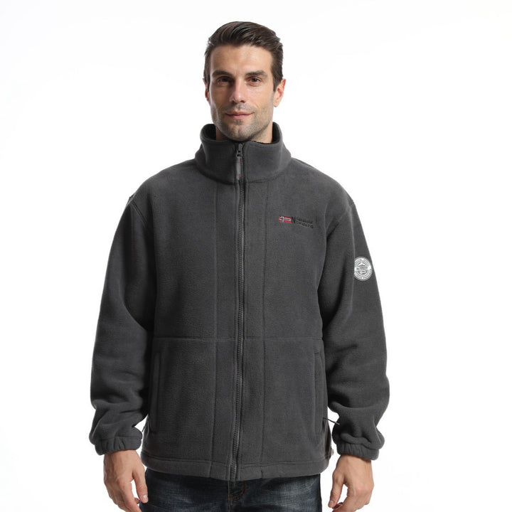 Herren nan Fleecejacke mit Stehkragen, durchgehendem Reißverschluss, zwei Eingrifftaschen und elastischen Bündchen Drune