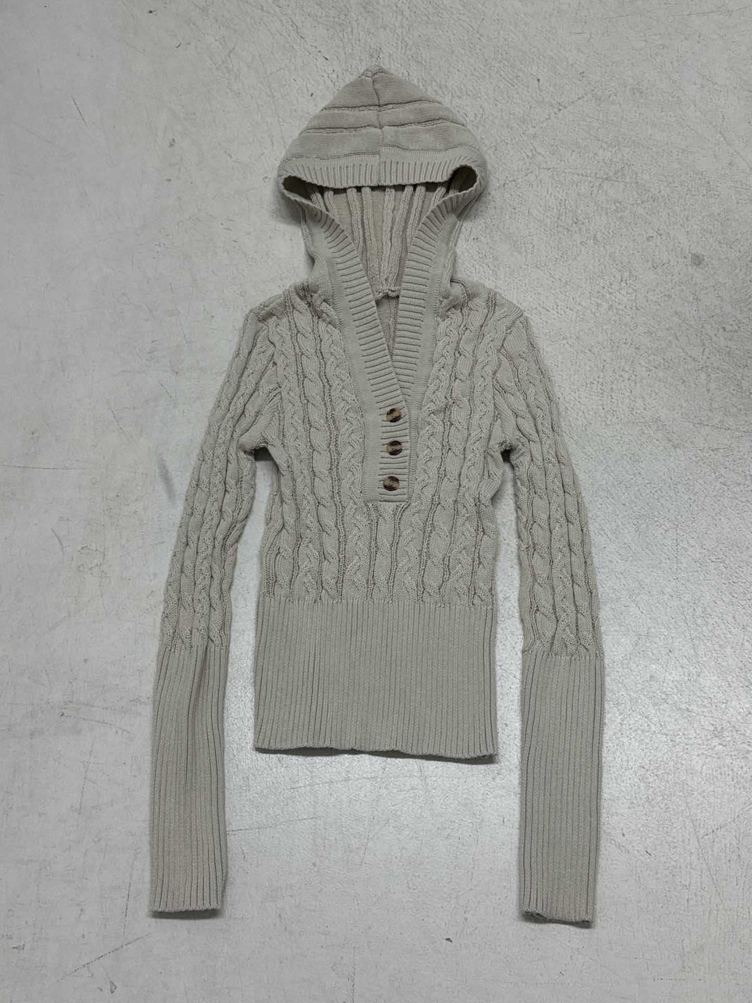 Damen Feinstrick-Pullover mit Zopfstrick, V‑Kragen mit Knopfleiste und breitem Rippbund Drune