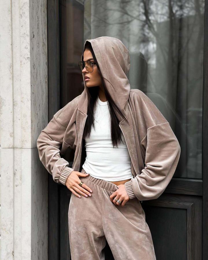 Damen cropped Samt-Zipjacke mit Kapuze und elastischer High-Waist Loungehose Drune