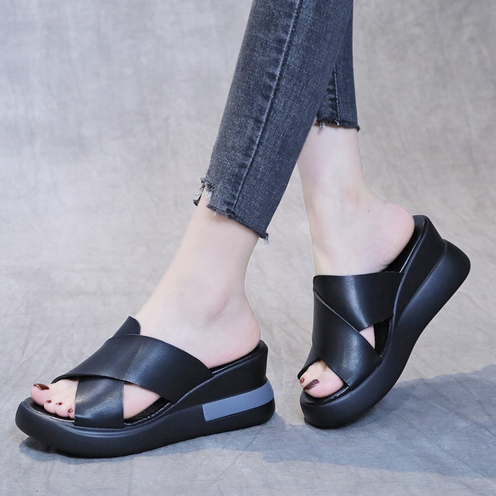 Damen nan Plateau-Pantolette mit überkreuzten Lederoptik-Riemen und ergonomischem Fußbett Drune