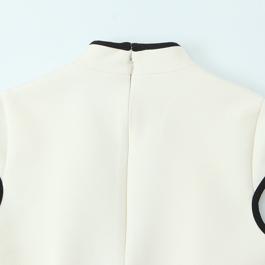 Damenkleid mit innovativem Schlüsselstell-Ausschnitt und figurbetontem Schnitt Drune
