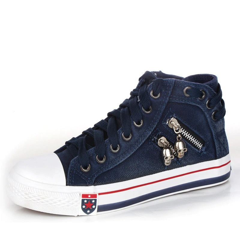 Damen High-Top Sneaker aus Jeansstoff mit seitlichem Metall-Reißverschluss und Totenkopf-Charms Drune