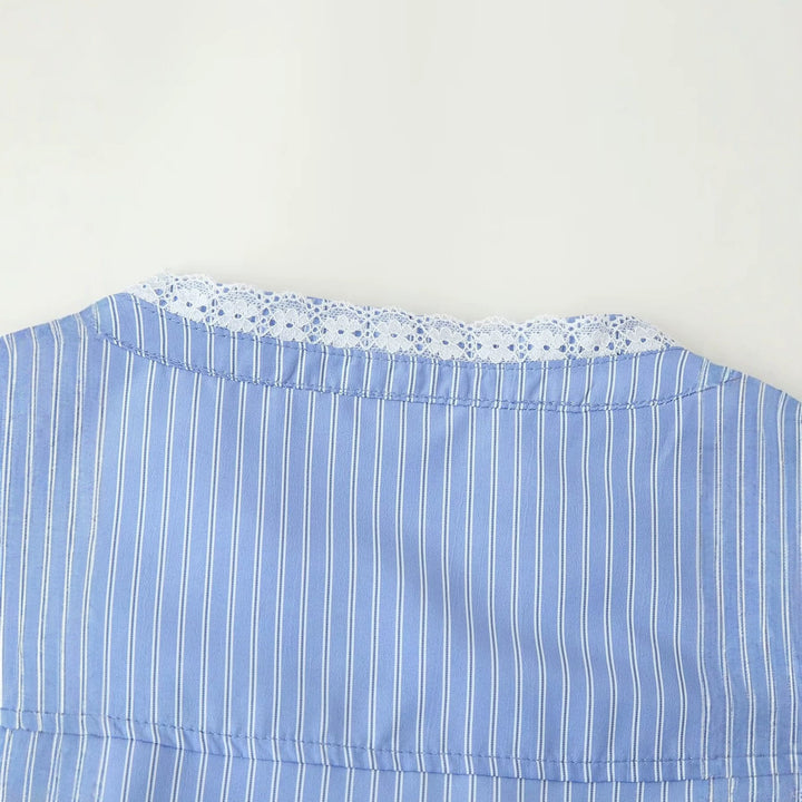 Damen Gestreifte Kurzbluse mit Spitzenbesatz und Doppelknopfleiste Drune