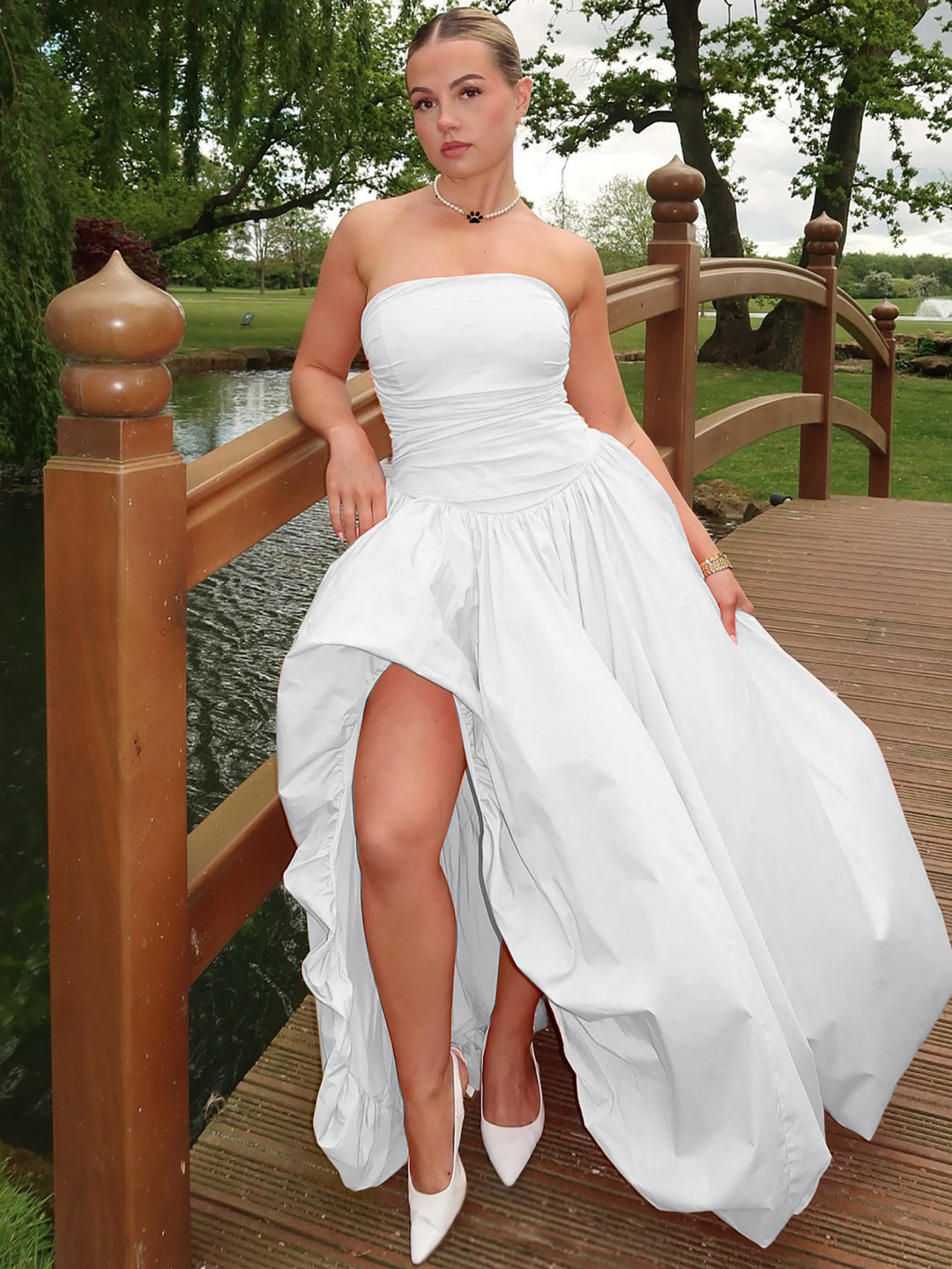Damen Elegantes Hochzeitskleid mit strapless Design und voluminösem Rock Drune