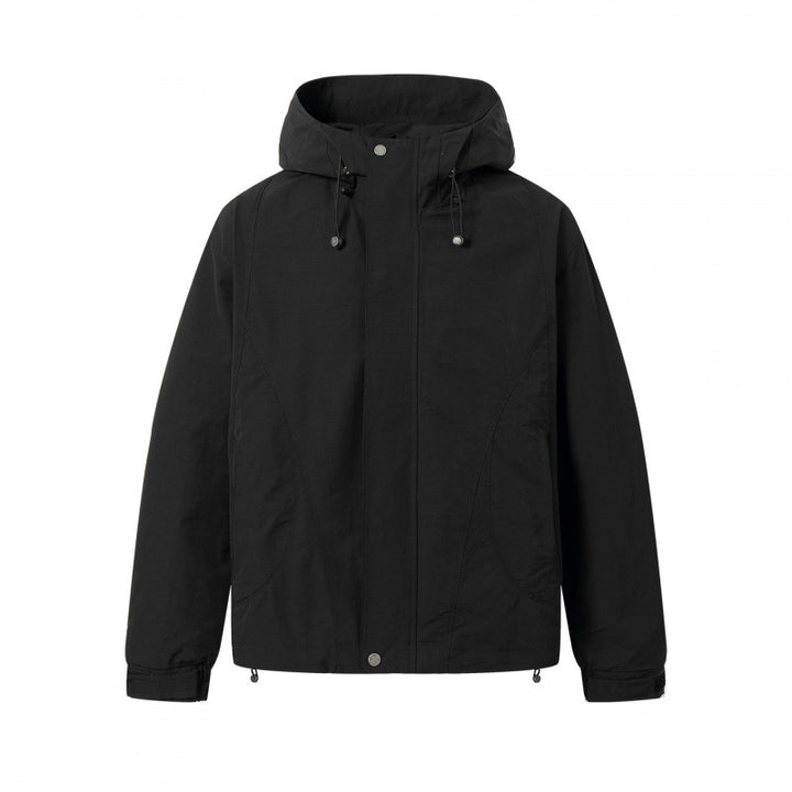 Unisex Kurz geschnittene Kapuzenjacke im technischen Outdoor‑Style mit Kordelzug, verdeckter Frontleiste und verstellbaren Bündchen Drune