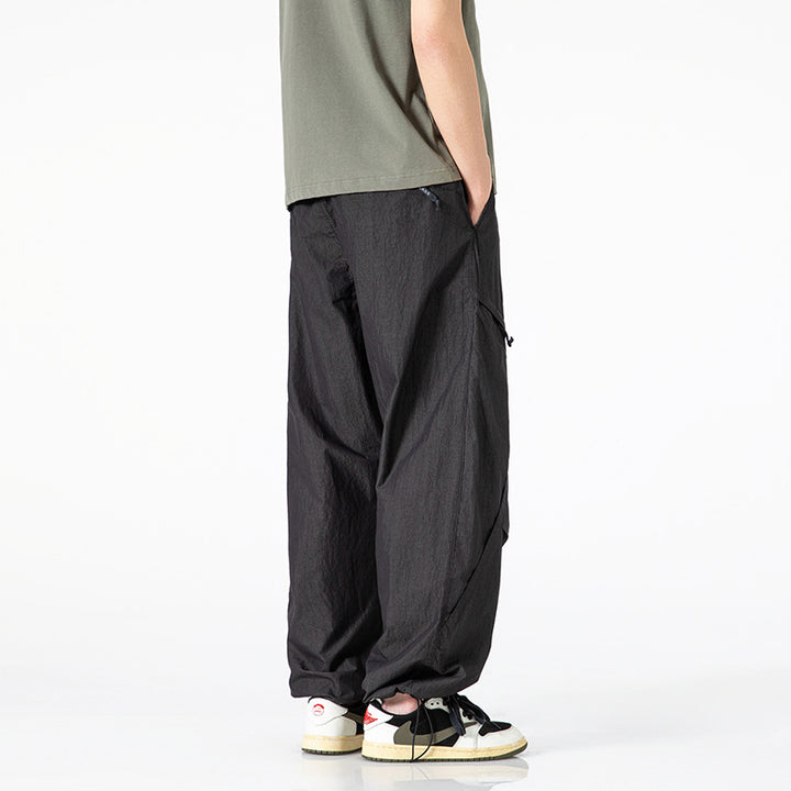 Herren Locker geschnittene Nylon-Cargohose mit Tunnelzugbund und angewinkelten Utility-Taschen Drune