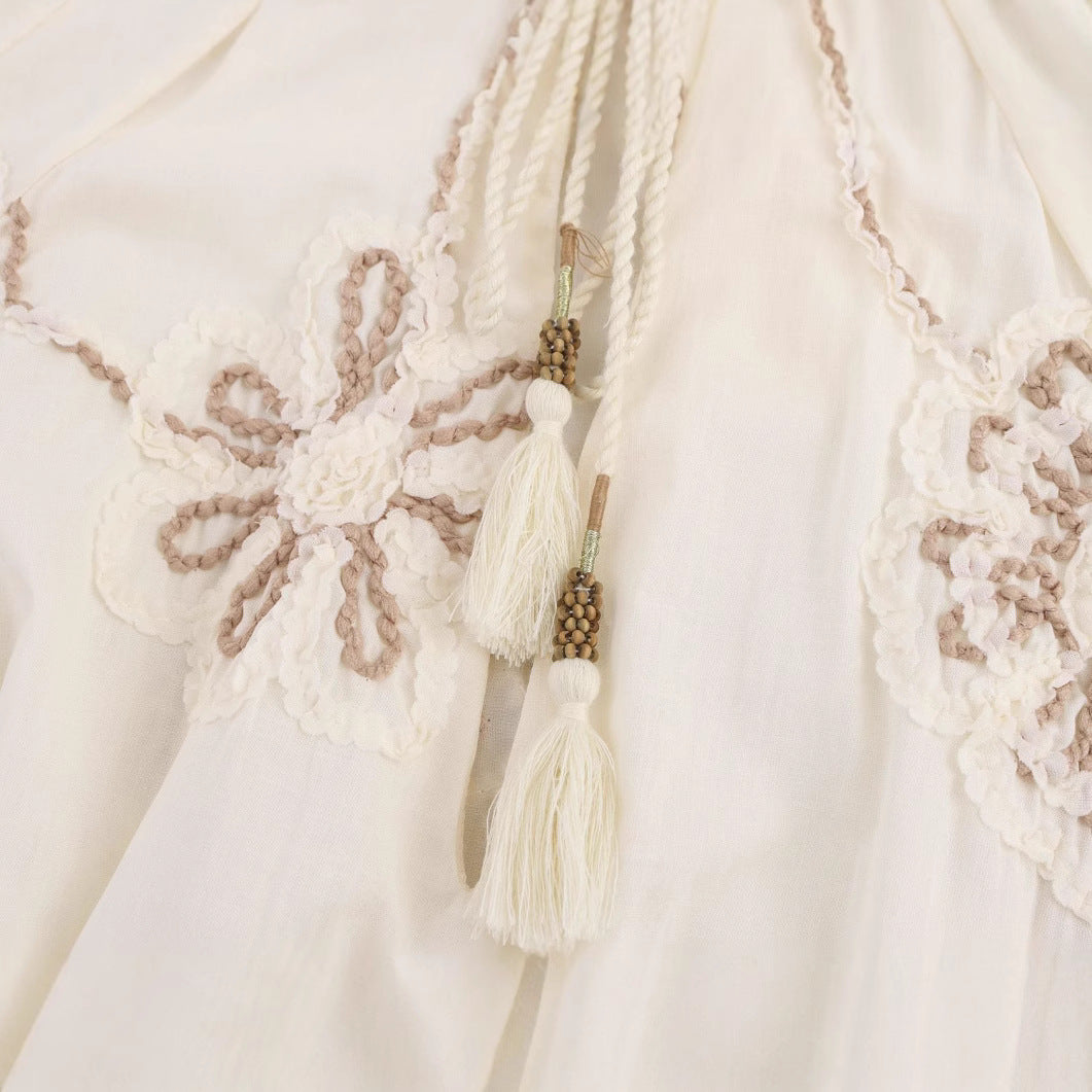 Damen Bluse mit floralem Stickmuster und eleganten Quasten Drune