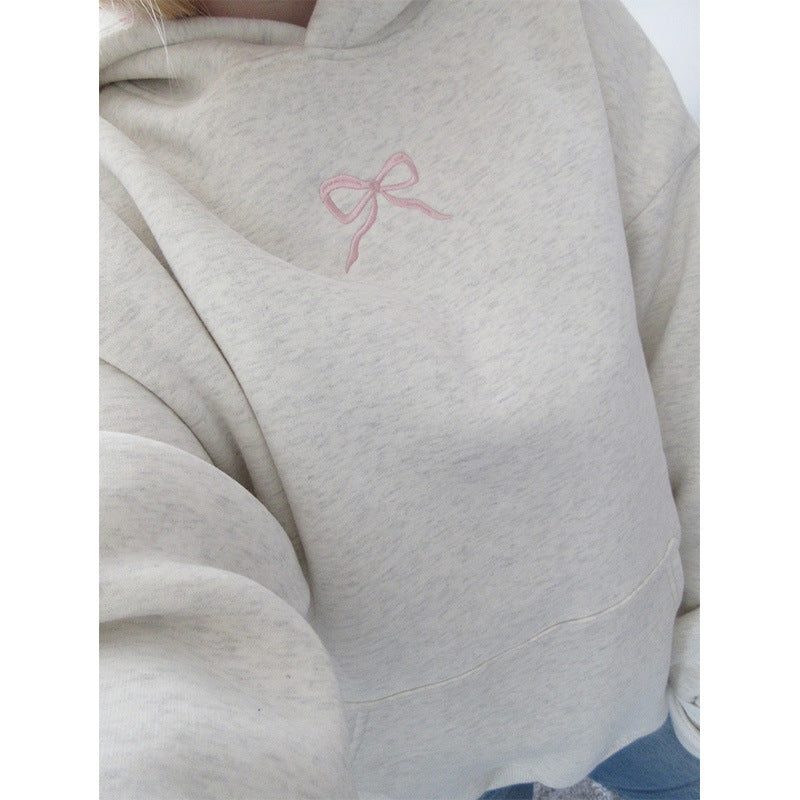 Damen Oversize Hoodie Sweatshirt mit zartem Stickdesign auf der Vorderseite und gesticktem Schriftzug auf der Rückseite Drune