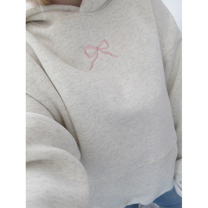 Damen Oversize Hoodie Sweatshirt mit zartem Stickdesign auf der Vorderseite und gesticktem Schriftzug auf der Rückseite Drune