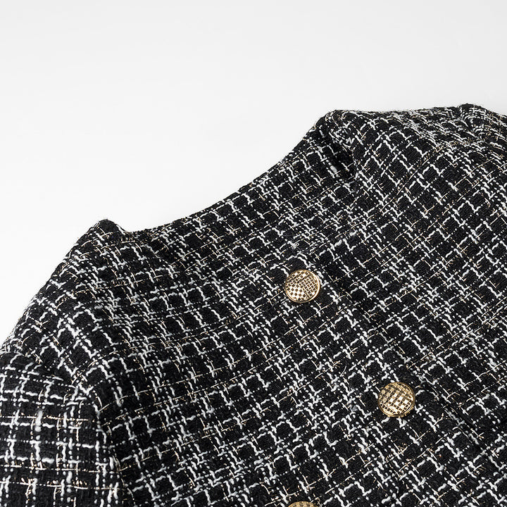 Damen nan kurze Bouclé‑Tweedjacke mit Rundhalsausschnitt dekorativen Goldknöpfen und aufgesetzten Taschen Drune
