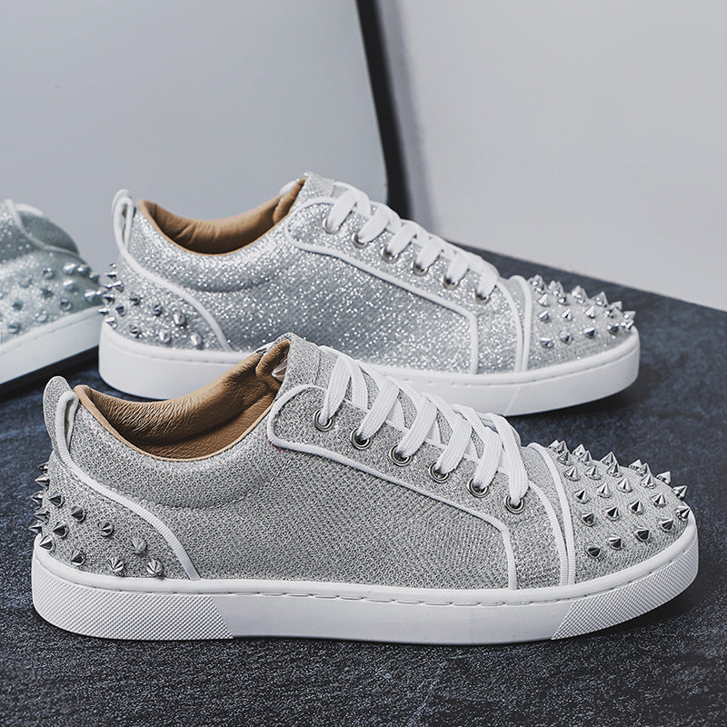 Damen glitzernder Low-Top Sneaker mit spitzem Nietenbesatz und gepolstertem Lederfutter Drune