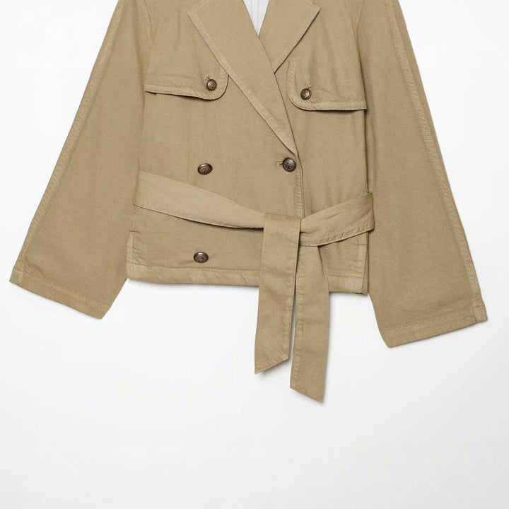 Damen Kurz geschnittene Trenchjacke mit Doppelknopfleiste, Schulterpatten und Taillengürtel Drune