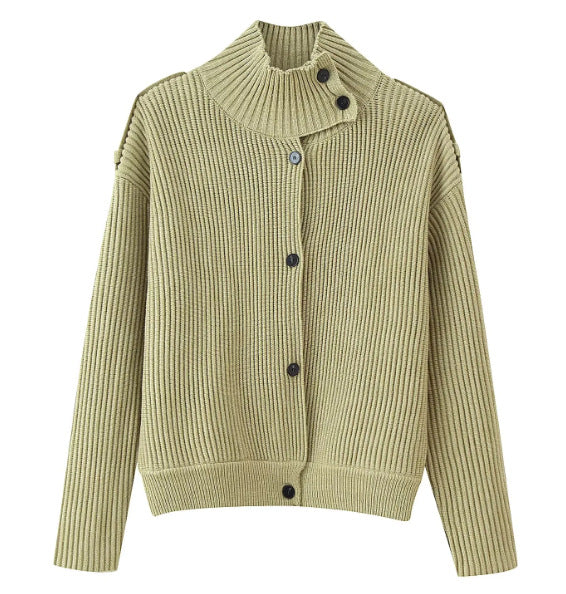 Damen 80+ kurzer Rippstrick‑Cardigan mit hohem Stehkragen und Knopfleiste Drune