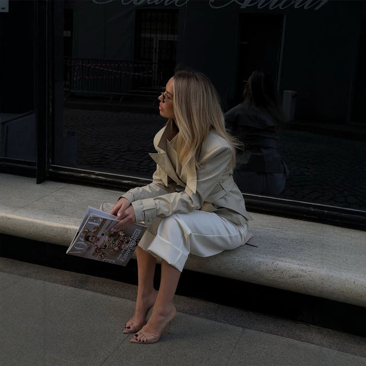 Damen Kurzer taillierter Trenchcoat mit Bindegürtel und sculpted-Shoulder Silhouette Drune