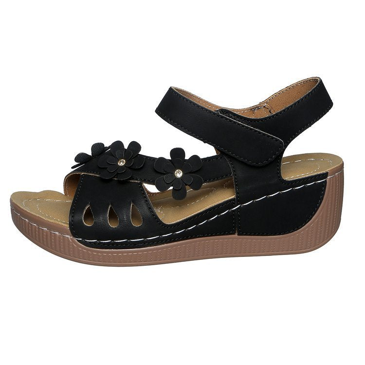 Damen Bequeme Sandalen mit Klettverschluss, gepolstertem Fußbett und Blütenapplikation Drune
