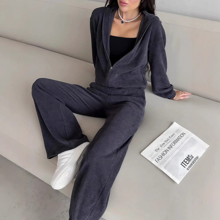 Damen Cropped Kapuzen-Set aus Ripp-Cord mit Gummizugbund und Relax-Jogginghose Drune