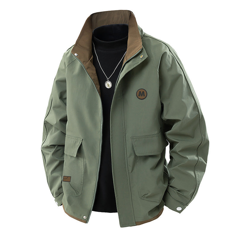 Herren Kurz geschnittene Softshell‑Utility‑Jacke mit Stehkragen und Pattentaschen Drune