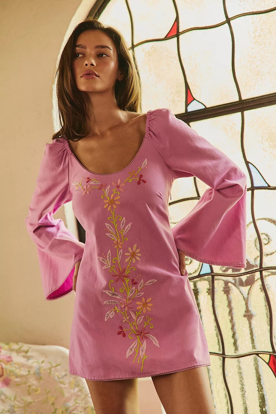 Damen Blusenkleid mit floralen Stickereien und weit ausgestellten Ärmeln Drune