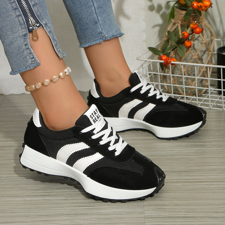Damen nan retro-inspirierter Sneaker mit Wildleder-Overlays, Nylonoberteil und profilierter Waffelsohle Drune