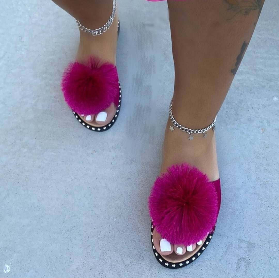 Damen nan Pompon-Pantolette mit softem Kunstfellball, Nietenrand und rutschfester Laufsohle Drune
