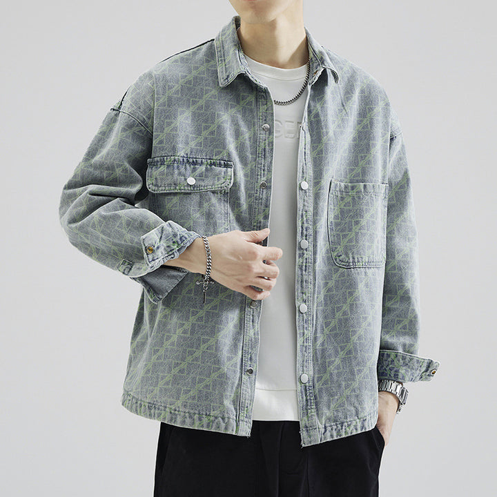 Herren Oversize Jeansjacke mit Allover‑Monogramm, Druckknopf‑Verschluss und aufgesetzten Brusttaschen Drune