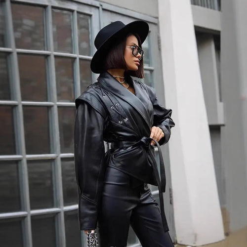 Damen nan taillierter Cropped‑Blouson aus veganem Leder mit Schalkragen, Schnürdetail und Bindegürtel Drune