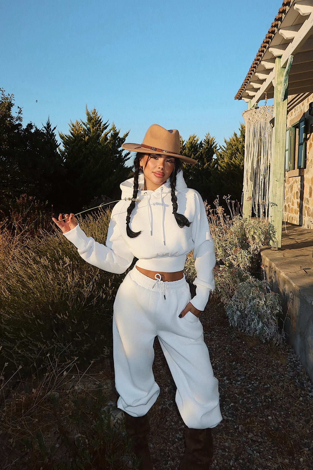 Damen cropped Hoodie und weite Jogginghose im lässigen Design Drune