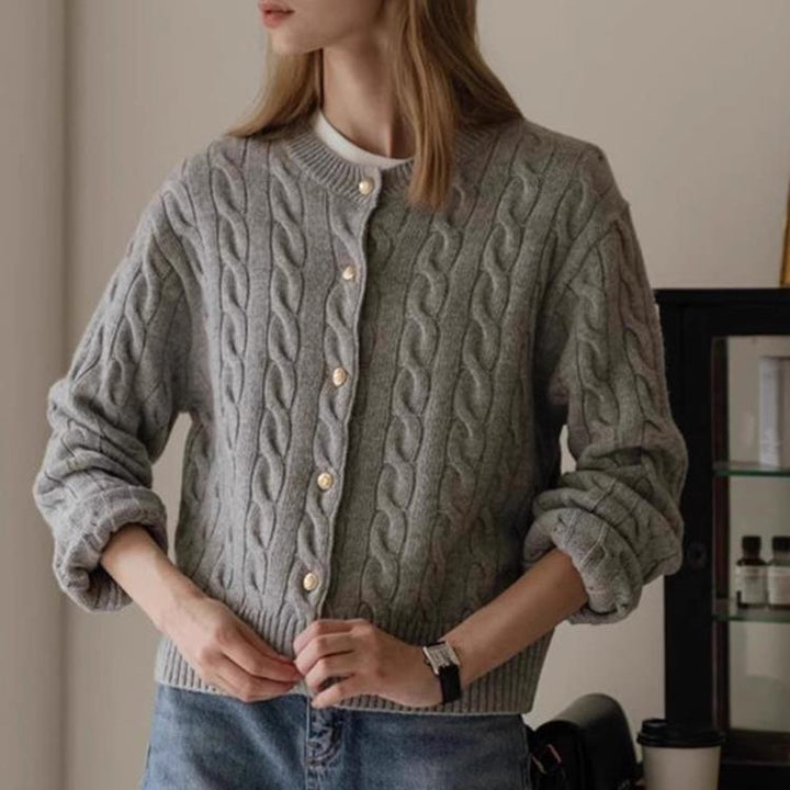 Damen Strickjacke mit Zopfmuster und eleganten Knopfdetails Drune