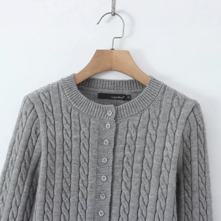 Damen Strickjacke mit Zopfmuster, Knopfleiste und Spitzenvolant Drune