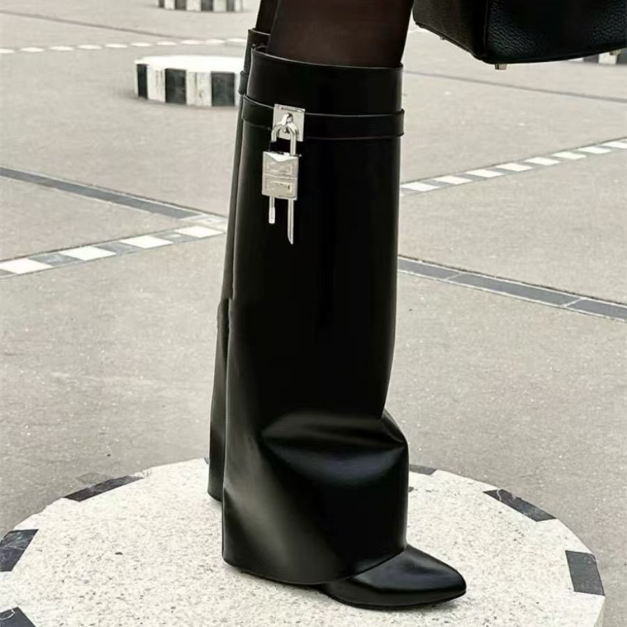 Damen kniehohe spitze Lederstiefel mit dekorativem Schnallen- und Schlossdetail Drune