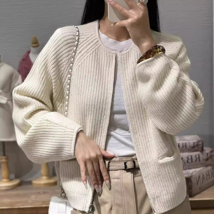 Damen Kurzgeschnittene kastige Strickjacke mit geripptem Feinstrick Ballonärmeln und aufgesetzten Eingrifftaschen Drune