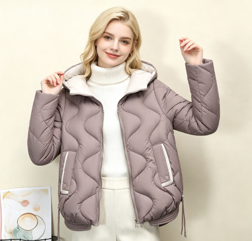 Damen nan wattierte Kurzjacke mit organischer Herzsteppung, abgerundetem Saum und paspelierten Pattentaschen Drune