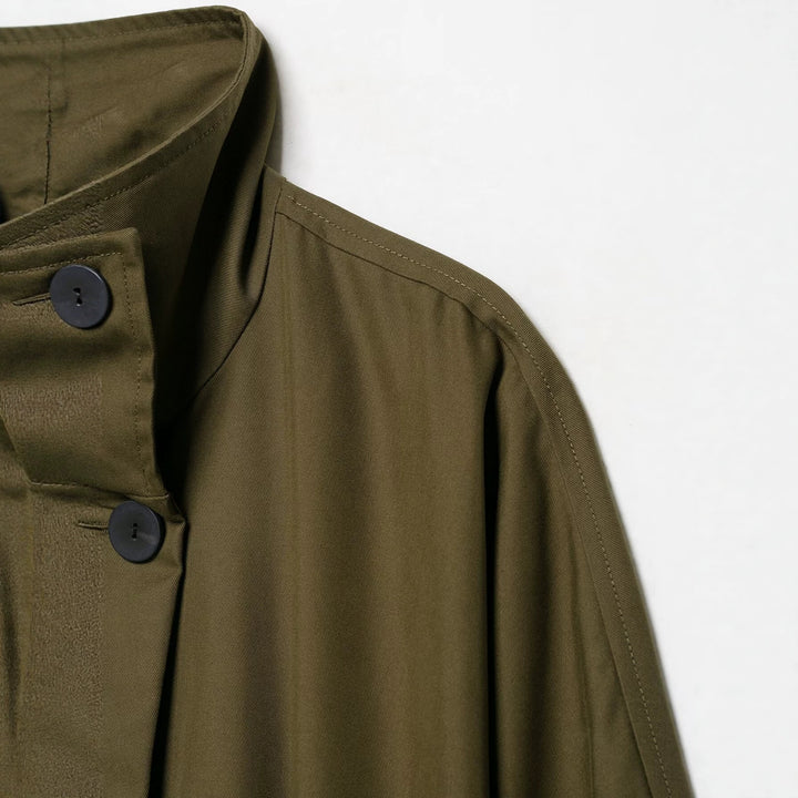 Damen Kurze Utility-Capejacke mit Tunnelzug, hohem Stehkragen und verstellbaren Ärmelriegeln Drune