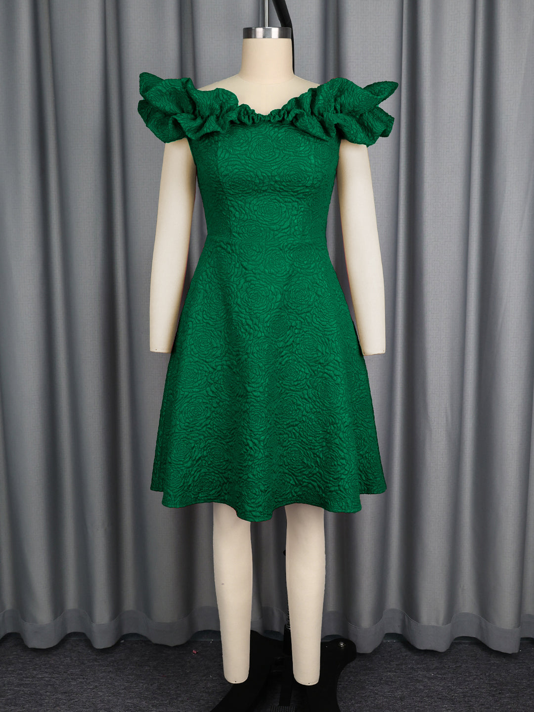 Damen Cocktailkleid mit voluminösen Rüschenärmel Drune