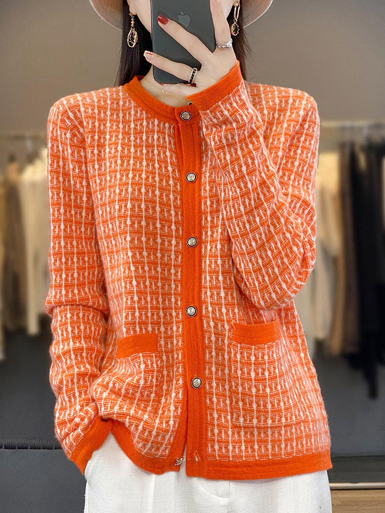 Damen Strickcardigan im Bouclé‑Gittermuster mit Rundhals, Schmuckknopfleiste und aufgesetzten Taschen Drune