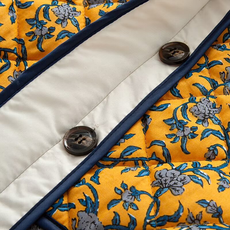 Damen außergewöhnliche Steppjacke mit floralen Mustern und praktischen Taschen Drune
