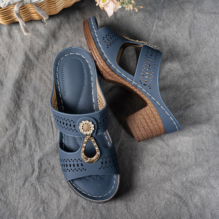 Damen Komfortable Plateau-Sandalen mit dekorativem Riemendesign und Schmuckdetail Drune