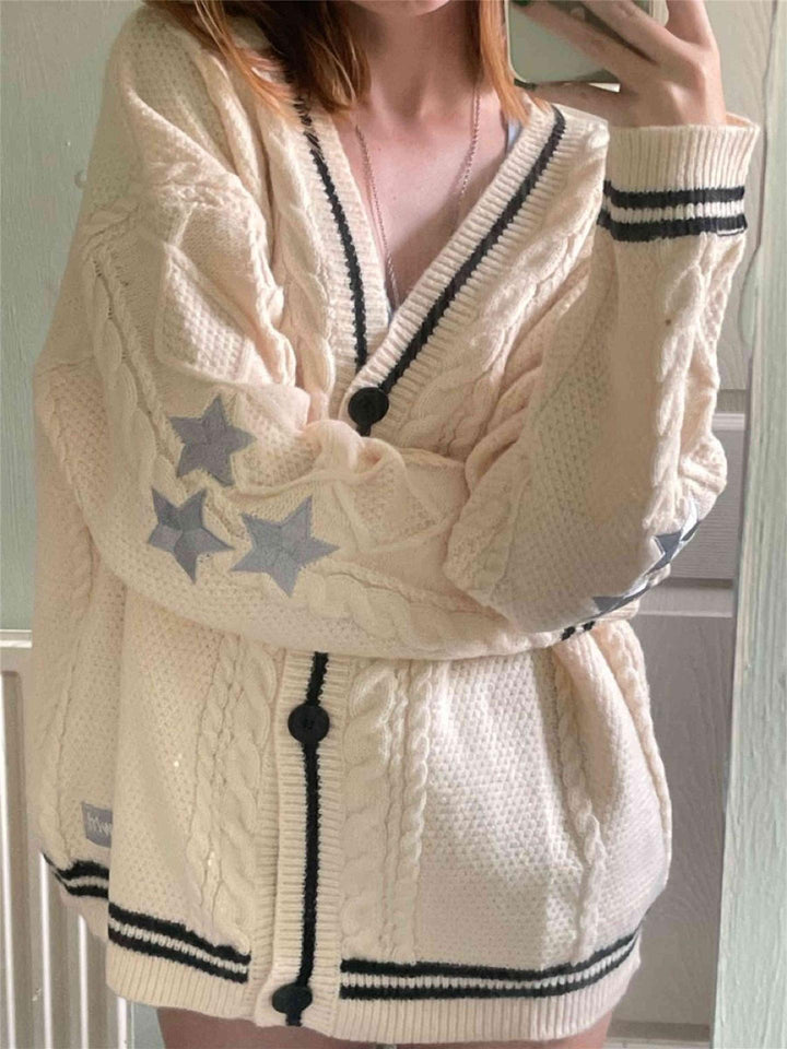 Damen nan oversized Zopfmuster-Cardigan mit V-Ausschnitt, Knopfleiste und Sternapplikationen Drune