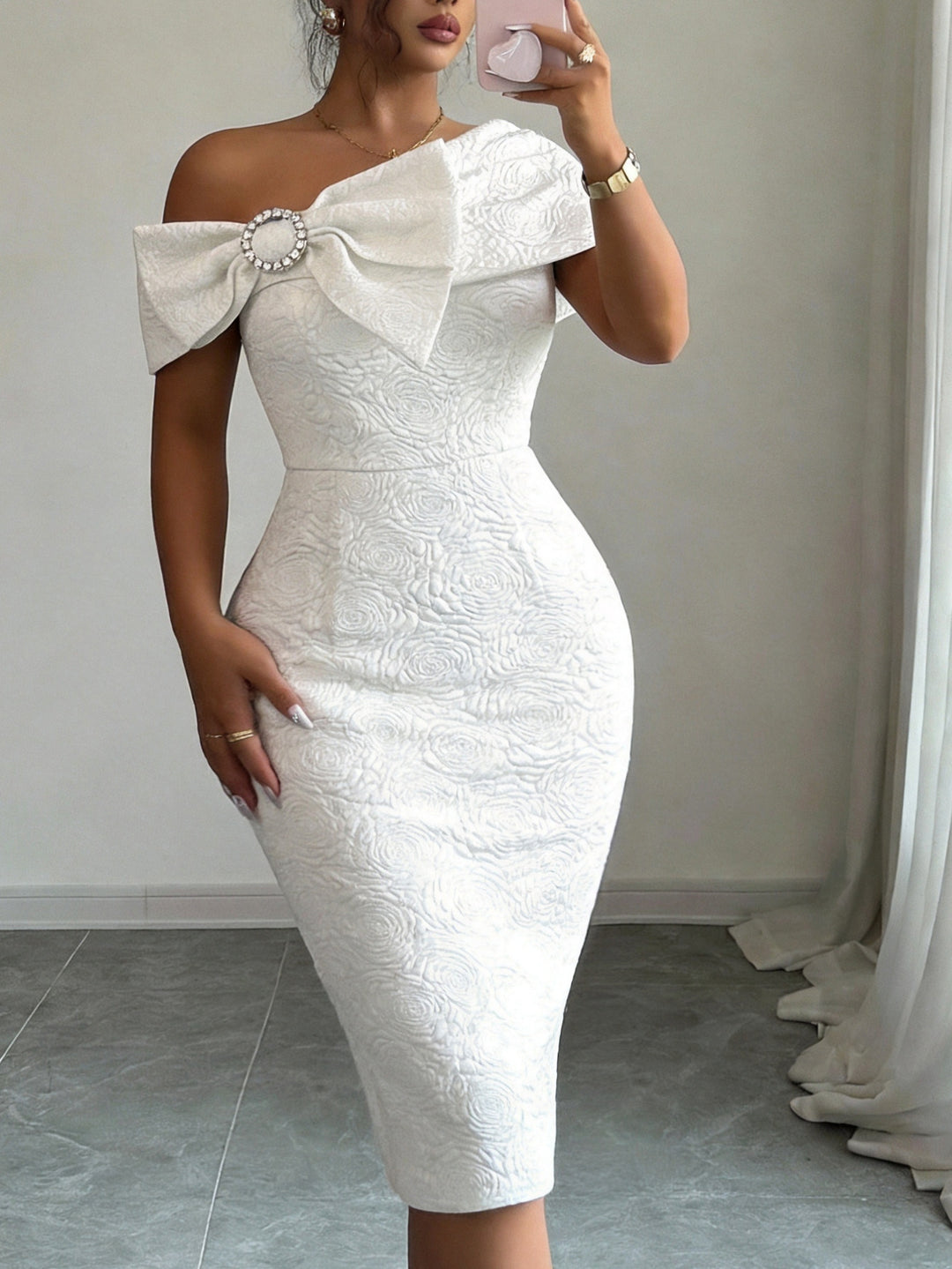 Damen elegantes Etuikleid mit schicker Rüschenapplikation Drune