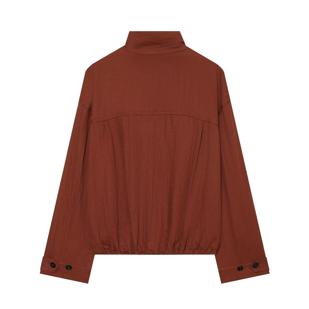 Damen Kurzjacke im Utility‑Stil mit Stehkragen, aufgesetzten Brusttaschen und Kordelzugsaum Drune
